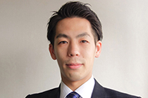 ユニバーサルマナー部 部長　洞田 兼治郎