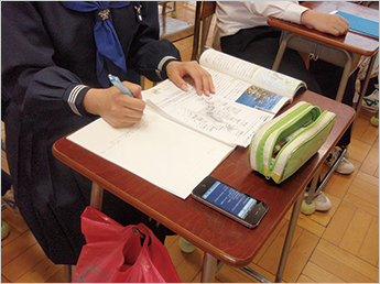 Supporting hearing-impaired people's “Right to Know” through mobile phones